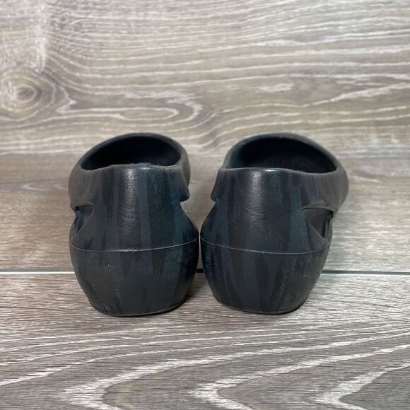Crocs Sloane Graphic Leopard Iconic Comfort Womens Sz 5 Black Gray Slip On Shoes - Picture 4 of 11